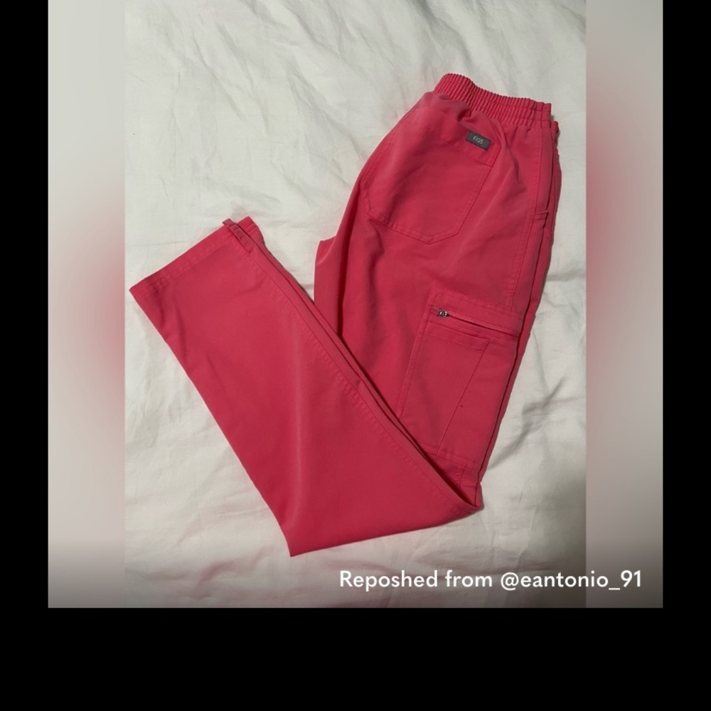 Figs Neon Pink yola skinny scrub bottoms- XS